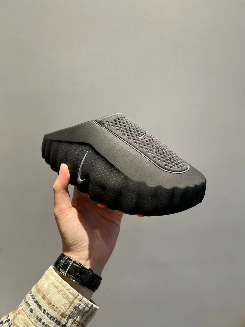 Nike sleek black